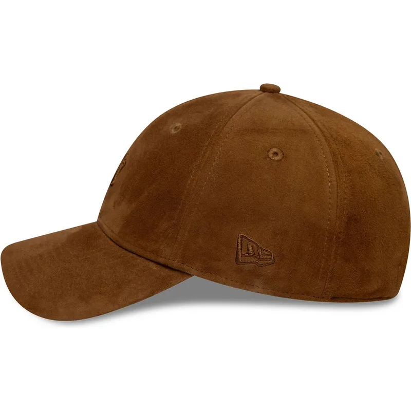 shapka-izvita-kafyav-reguliruema-9twenty-suede-na-new-york-yankees-mlb-ot-new-era
