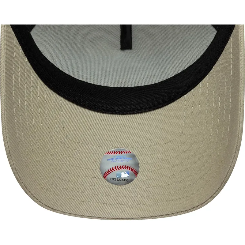 shapka-izvita-traker-bezhov-snapbek-a-frame-league-essential-na-new-york-yankees-mlb-ot-new-era