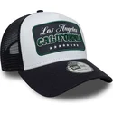 hvid-og-marinebla-trucker-kasket-a-frame-location-los-angeles-byer-og-strande-californien-fra-new-era
