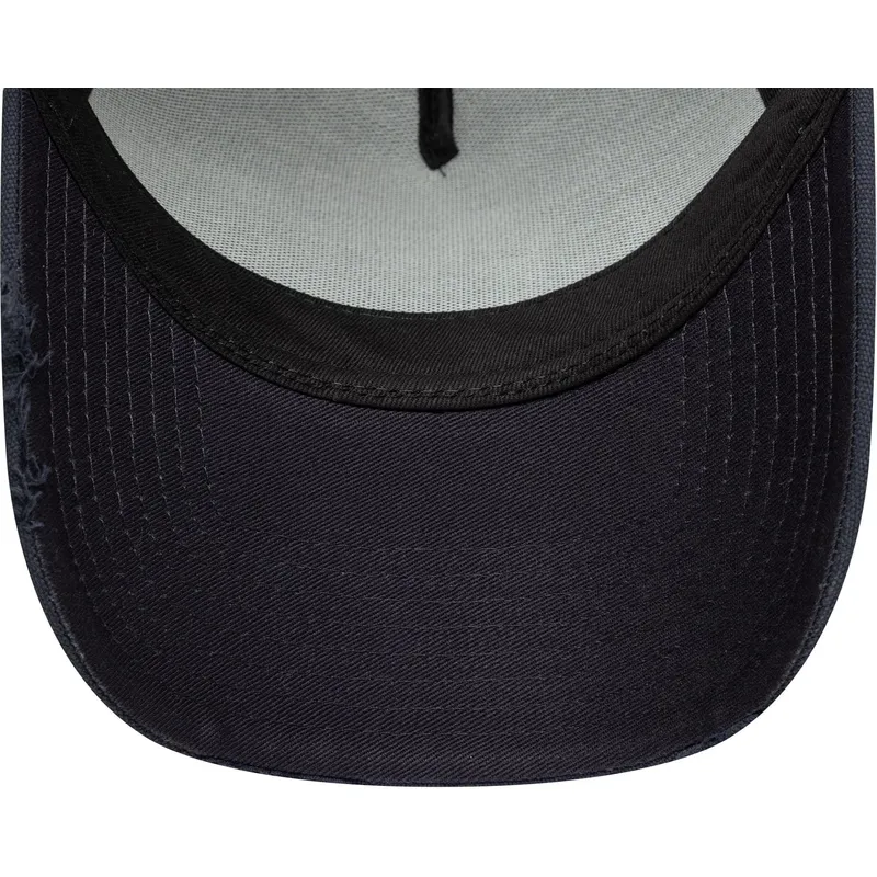 shapka-izvita-traker-tmnosin-snapbek-a-frame-oval-canvas-distress-ot-new-era