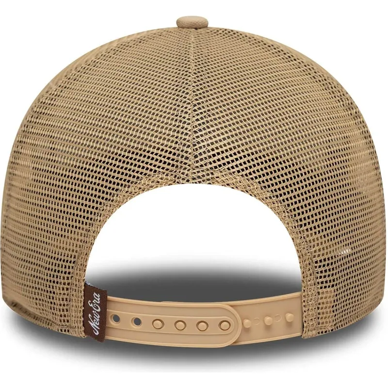 shapka-izvita-traker-kafyav-snapbek-a-frame-oval-canvas-distress-ot-new-era