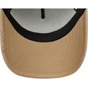 shapka-izvita-traker-kafyav-snapbek-a-frame-oval-canvas-distress-ot-new-era