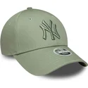 grune-hellgrune-verstellbare-curved-cap-mit-grunem-logo-fur-damen-9forty-league-essential-der-new-york-yankees-mlb-von-new-era
