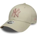 shapka-izvita-bezhov-reguliruem-rosa-9forty-league-essential-na-new-york-yankees-mlb-ot-new-era