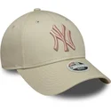 shapka-izvita-bezhov-reguliruem-rosa-9forty-league-essential-na-new-york-yankees-mlb-ot-new-era