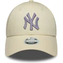 shapka-izvita-bezhov-reguliruema-9forty-metallic-na-new-york-yankees-mlb-ot-new-era