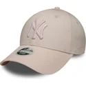 shapka-izvita-roza-reguliruem-9forty-metallic-na-new-york-yankees-mlb-ot-new-era