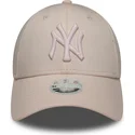 new-era-izvita-kozirka-damska-rozovo-logo-9forty-metallic-logo-new-york-yankees-mlb-rozova-reguliruema-shapka