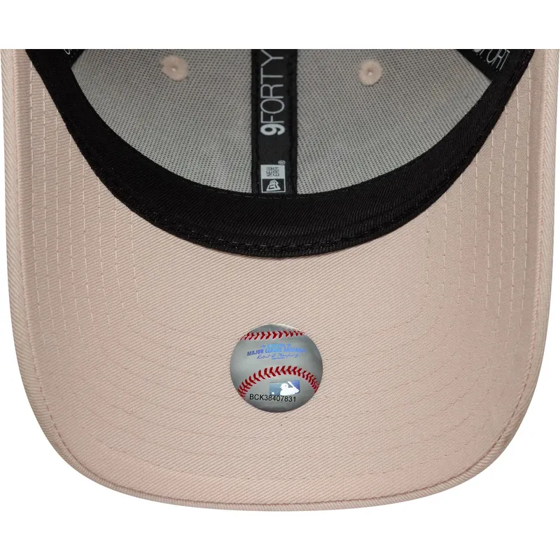new-era-izvita-kozirka-damska-rozovo-logo-9forty-metallic-logo-new-york-yankees-mlb-rozova-reguliruema-shapka