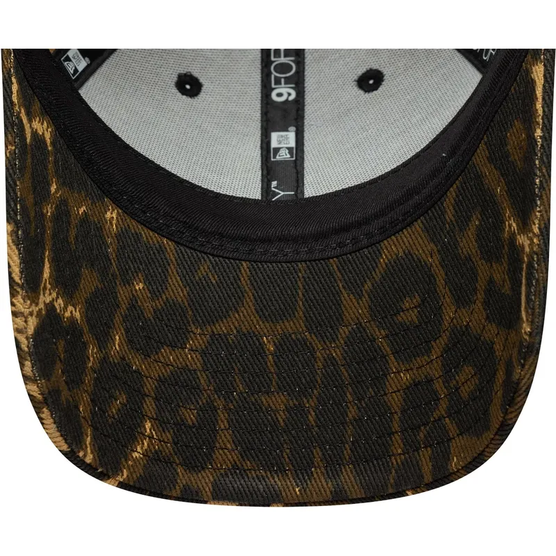 shapka-izvita-leopard-reguliruem-9forty-na-ac-milan-serie-a-ot-new-era