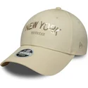 shapka-izvita-bezhov-reguliruem-9forty-sequin-wordmark-na-new-york-yankees-mlb-ot-new-era