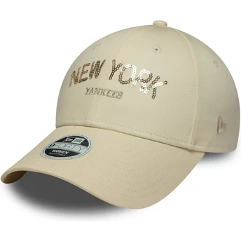 Buet beige justerbar kasket til kvinder 9FORTY Sequin Wordmark fra New York Yankees MLB fra New Era