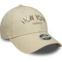 shapka-izvita-bezhov-reguliruema-9forty-sequin-wordmark-na-new-york-yankees-mlb-ot-new-era