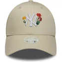 new-era-curved-brim-damska-9forty-floral-icon-new-york-yankees-mlb-bezhova-reguliruema-shapka
