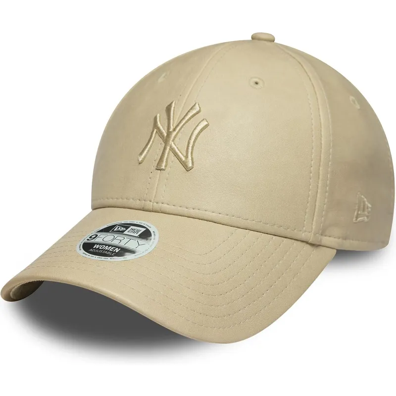 buet-beige-justerbar-kasket-med-beige-logo-til-kvinder-9forty-pu-fra-new-york-yankees-mlb-fra-new-era