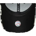 justerbar-sort-og-hvid-buet-kasket-til-kvinder-9forty-cow-midi-fra-new-york-yankees-mlb-fra-new-era