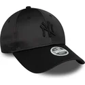 gorra-curva-negra-snapback-con-logo-negro-para-mujer-9forty-satin-de-new-york-yankees-mlb-de-new-era