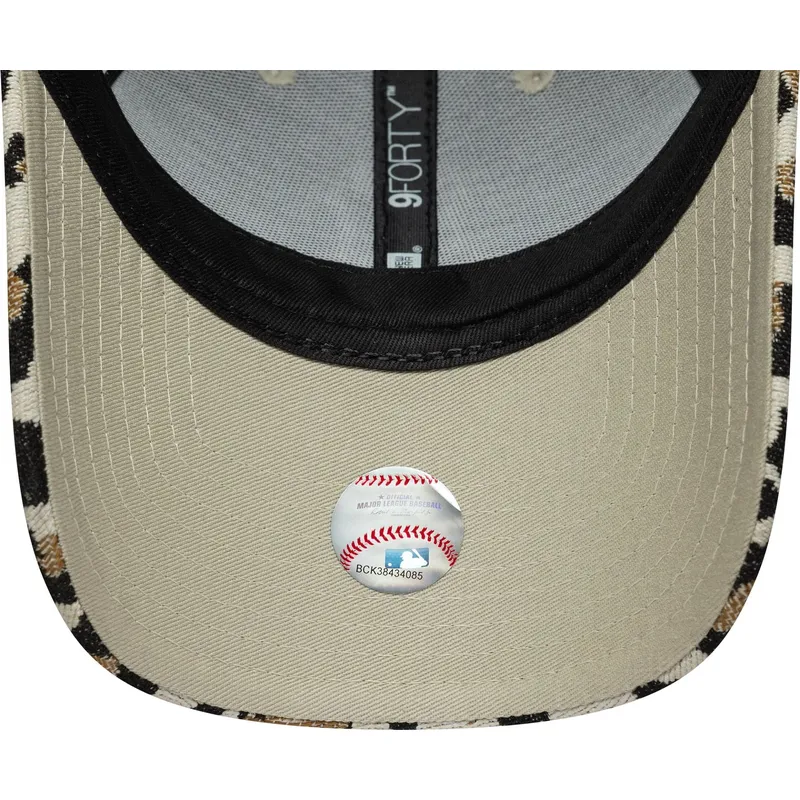 shapka-izvita-leopard-reguliruem-9forty-midi-na-new-york-yankees-mlb-ot-new-era
