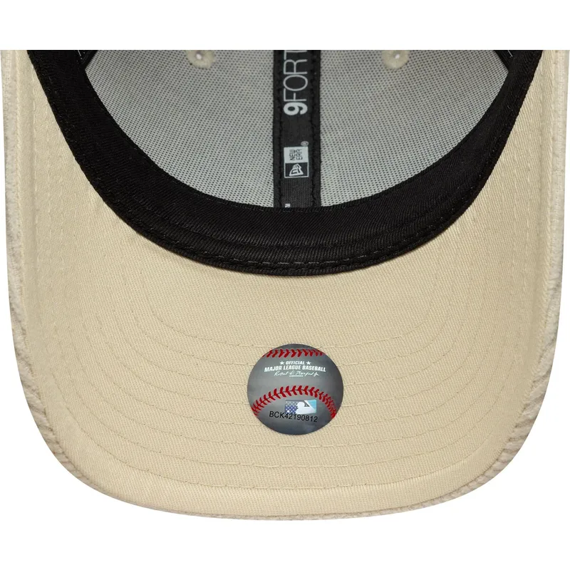 shapka-izvita-bezhov-reguliruema-9forty-m-crown-pastel-cord-na-los-angeles-dodgers-mlb-ot-new-era