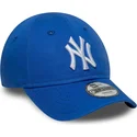 justerbar-bla-buet-kasket-til-smaborn-9forty-league-essential-fra-new-york-yankees-mlb-fra-new-era