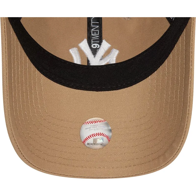 shapka-izvita-kafyav-reguliruema-9twenty-league-essential-na-new-york-yankees-mlb-ot-new-era