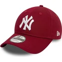 new-era-izvita-periferiya-9twenty-league-essential-new-york-yankees-mlb-tmnochervena-reguliruema-shapka