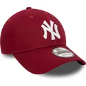 new-era-izvita-periferiya-9twenty-league-essential-new-york-yankees-mlb-tmnochervena-reguliruema-shapka