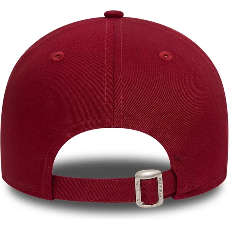 new-era-izvita-periferiya-9twenty-league-essential-new-york-yankees-mlb-tmnochervena-reguliruema-shapka