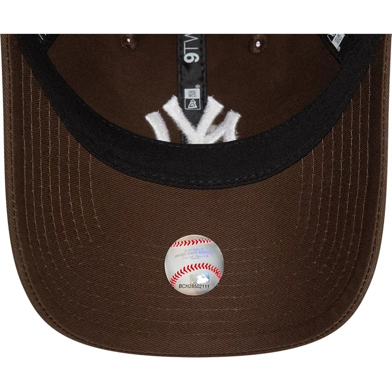 shapka-izvita-kafyav-reguliruem-9twenty-league-essential-na-new-york-yankees-mlb-ot-new-era