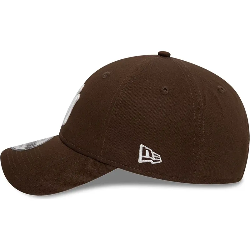 shapka-izvita-kafyav-reguliruem-9twenty-league-essential-na-new-york-yankees-mlb-ot-new-era