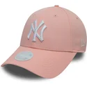 shapka-izvita-roza-reguliruem-9forty-league-essential-na-new-york-yankees-mlb-ot-new-era