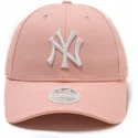 shapka-izvita-roza-reguliruem-9forty-league-essential-na-new-york-yankees-mlb-ot-new-era