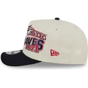 gorra-curva-beige-y-negra-snapback-9fifty-a-frame-classic-de-atlanta-braves-mlb-de-new-era