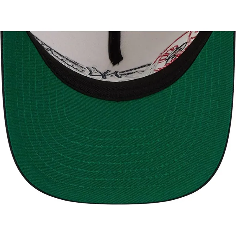 shapka-izvita-bezhov-snapbek-9fifty-a-frame-classic-na-new-york-yankees-mlb-ot-new-era