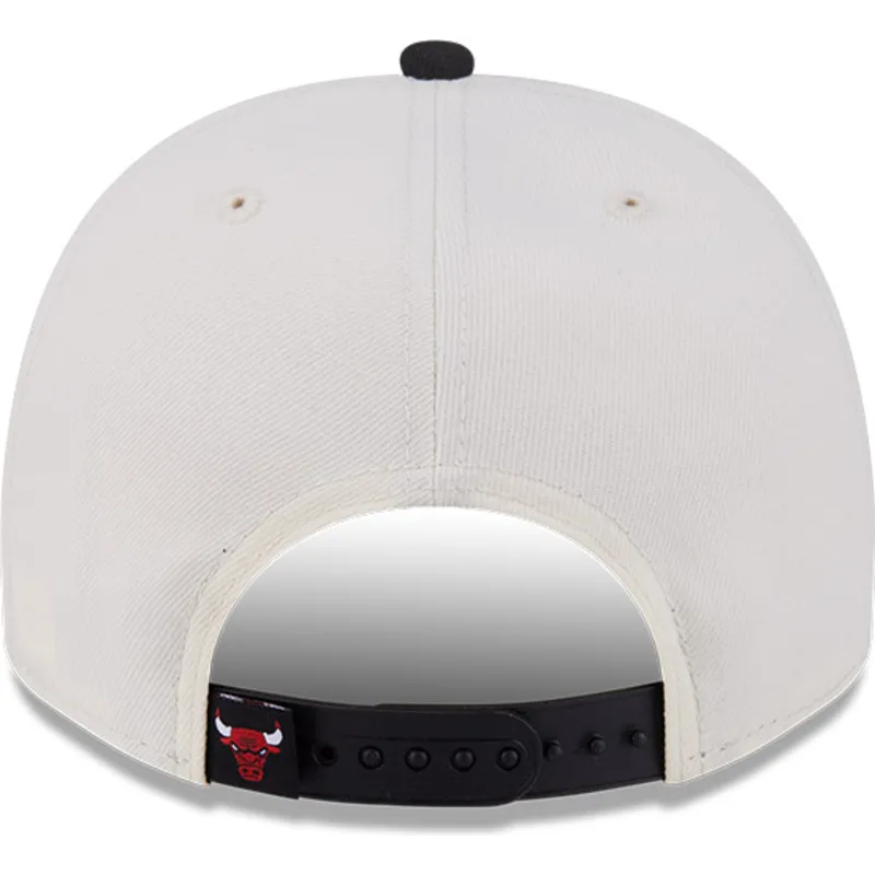 shapka-izvita-bezhov-snapbek-9fifty-a-frame-classic-na-chicago-bulls-nba-ot-new-era