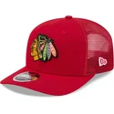 shapka-izvita-chervena-snapbek-9seventy-stretch-snap-eg-na-chicago-blackhawks-nhl-ot-new-era
