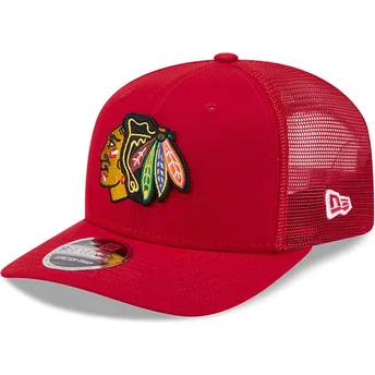 Шапка извита тракер червена снапбек 9SEVENTY Stretch Snap EG на Chicago Blackhawks NHL от New Era
