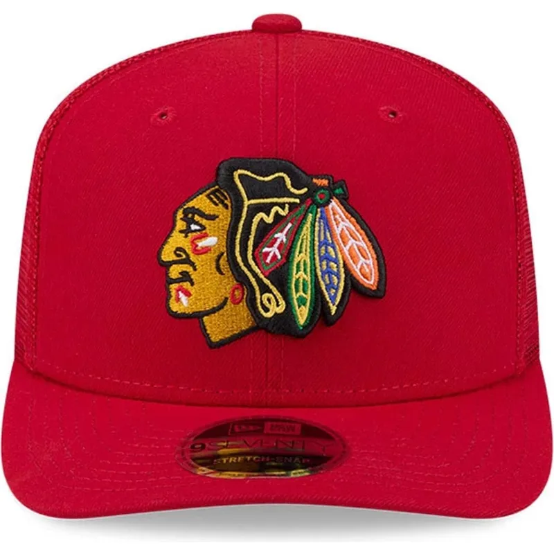 shapka-izvita-chervena-snapbek-9seventy-stretch-snap-eg-na-chicago-blackhawks-nhl-ot-new-era