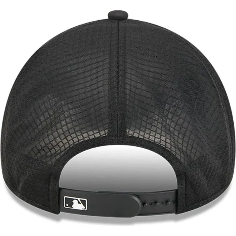 shapka-izvita-traker-cherna-snapbek-9forty-apex-bp-chi-na-chicago-white-sox-mlb-ot-new-era