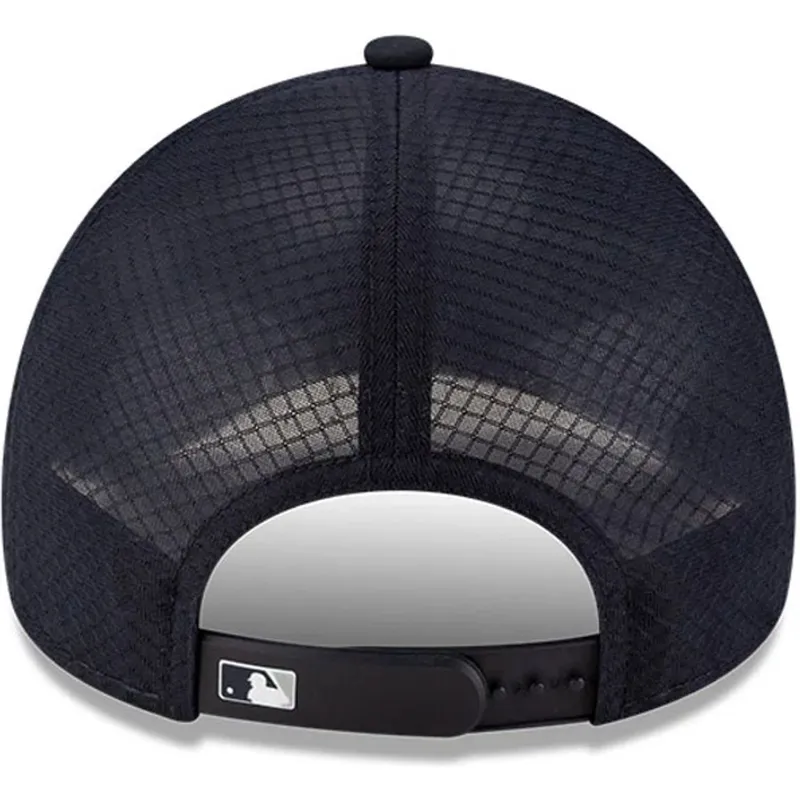 shapka-izvita-shapka-traker-tmnosin-snapbek-9forty-apex-batting-practice-na-new-york-yankees-mlb-ot-new-era