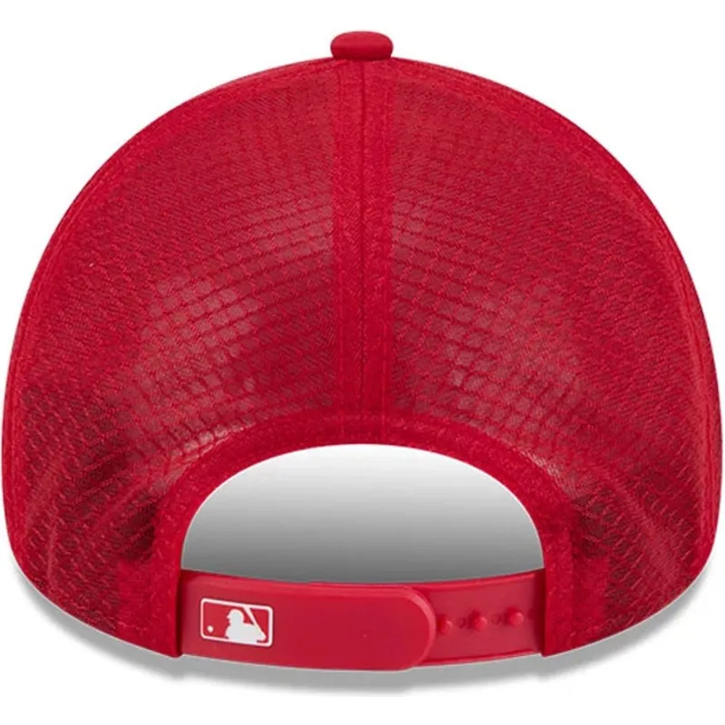 shapka-izvita-traker-chervena-snapbek-9forty-apex-batting-practice-na-new-york-yankees-mlb-ot-new-era
