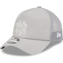 shapka-izvita-traker-siv-snapbek-9forty-apex-batting-practice-na-new-york-yankees-mlb-ot-new-era