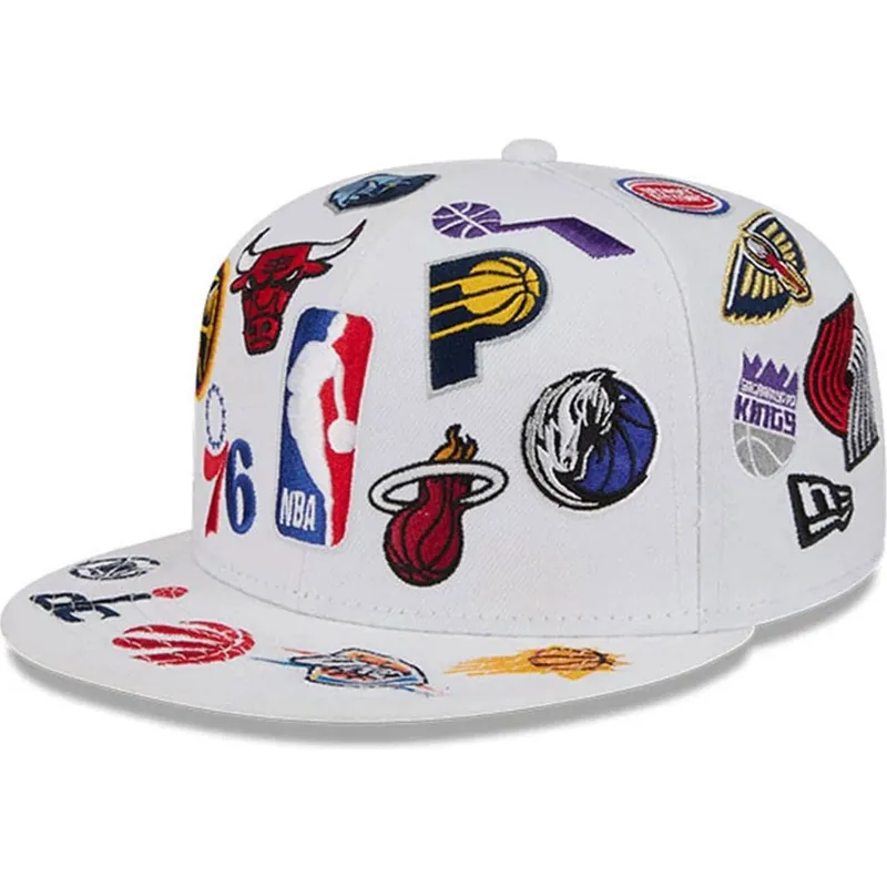 hvid-fitted-59fifty-all-over-nba-flatcap-fra-new-era
