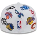 shapka-ploska-byala-prilepnala-59fifty-all-over-na-nba-ot-new-era