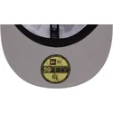 shapka-ploska-byala-prilepnala-59fifty-all-over-na-nba-ot-new-era