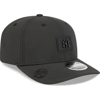 Шапка извита черна снапбек 9SEVENTY Stretch Snap Clubhouse на New York Yankees MLB от New Era