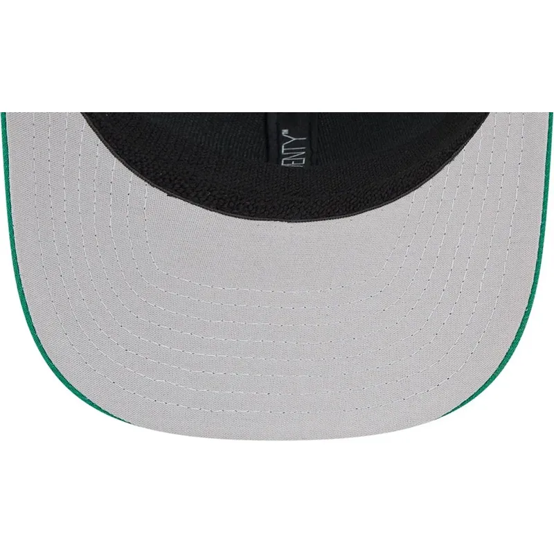 shapka-izvita-traker-zelena-snapbek-9seventy-stretch-snap-evergreen-na-boston-celtics-nba-ot-new-era