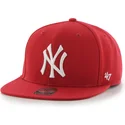 shapka-ploska-chervena-snapbek-captain-no-shot-na-new-york-yankees-mlb-ot-47-brand