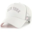 beige-og-lyserod-trucker-kasket-offside-dt-soft-glow-script-fra-new-york-yankees-mlb-fra-47-brand