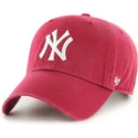 shapka-izvita-chervena-reguliruema-clean-up-na-new-york-yankees-mlb-ot-47-brand